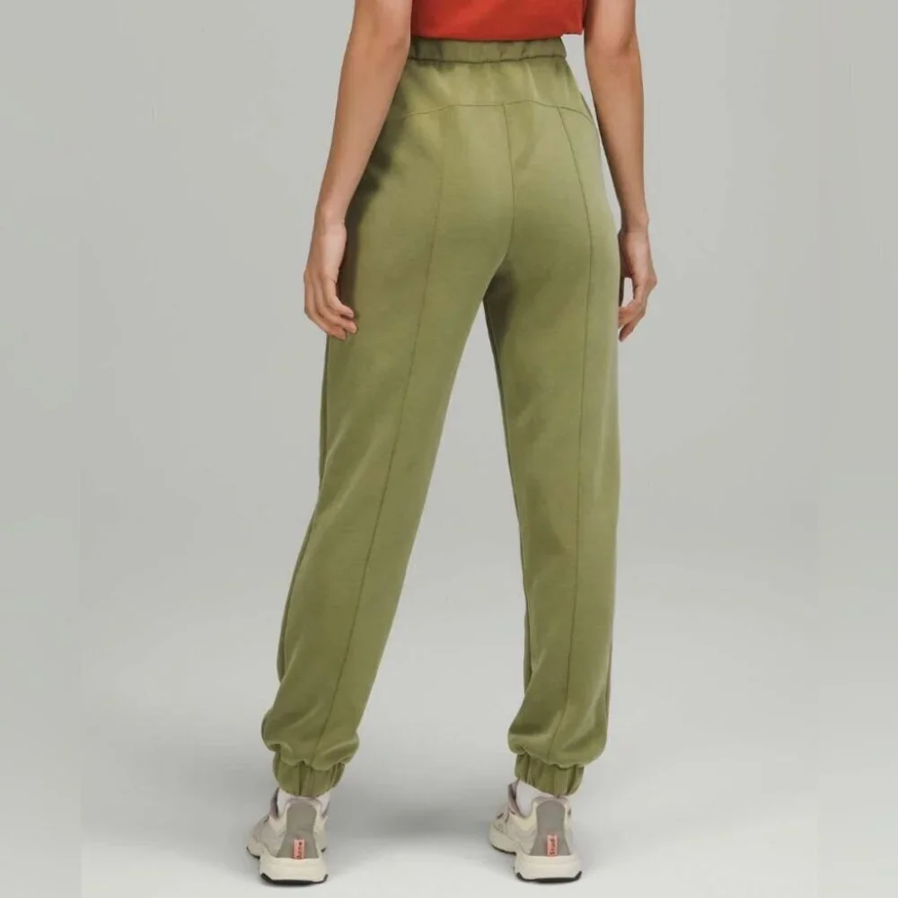 Lululemon Softstreme Relaxed High‎ Rise Pant Size 4